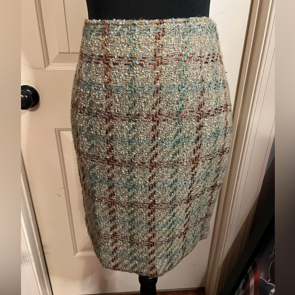 EUC- Forenza- size 12 (runs small)- vintage wool blend pencil skirt